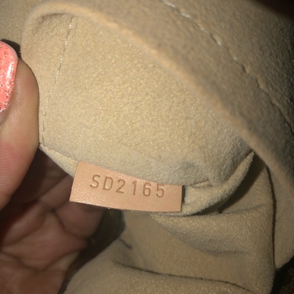 Authentic Louis Vuitton Bag w/ dust bag - Picture 2 of 8